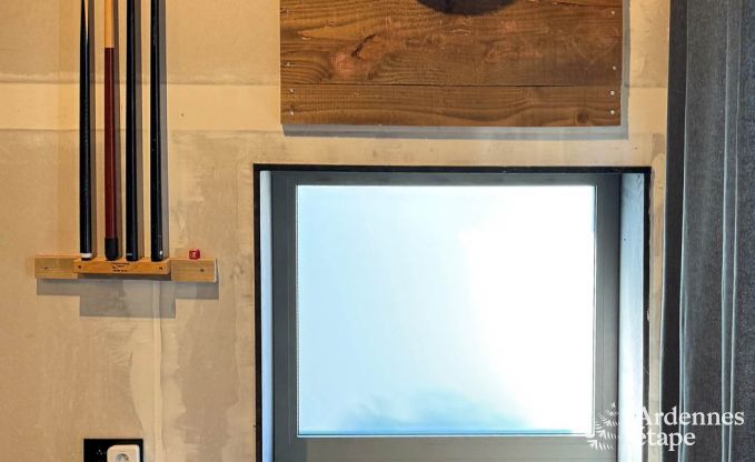 Schitterende vakantiewoning in Onhaye met zwembad, jacuzzi, sauna en speelkamers voor 14 personen nabij Dinant