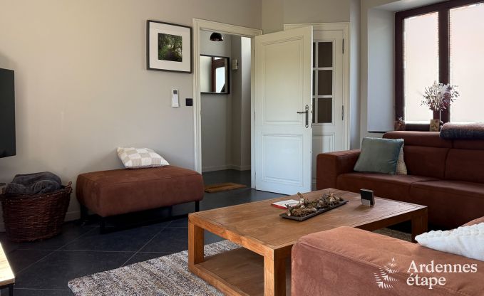 Schitterende vakantiewoning in Onhaye met zwembad, jacuzzi, sauna en speelkamers voor 14 personen nabij Dinant