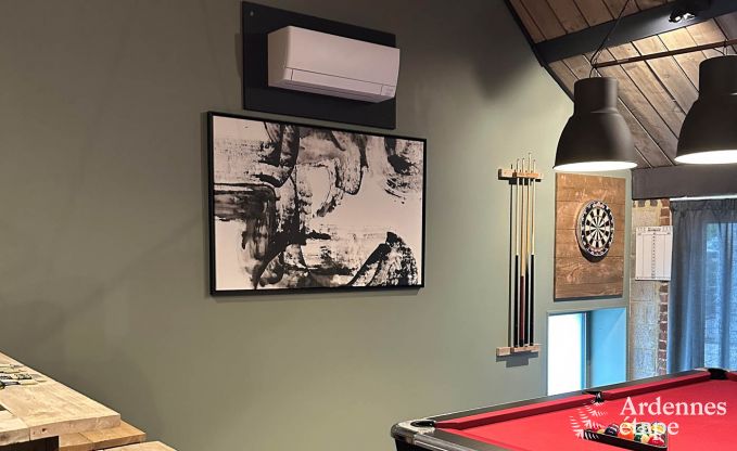 Schitterende vakantiewoning in Onhaye met zwembad, jacuzzi, sauna en speelkamers voor 14 personen nabij Dinant