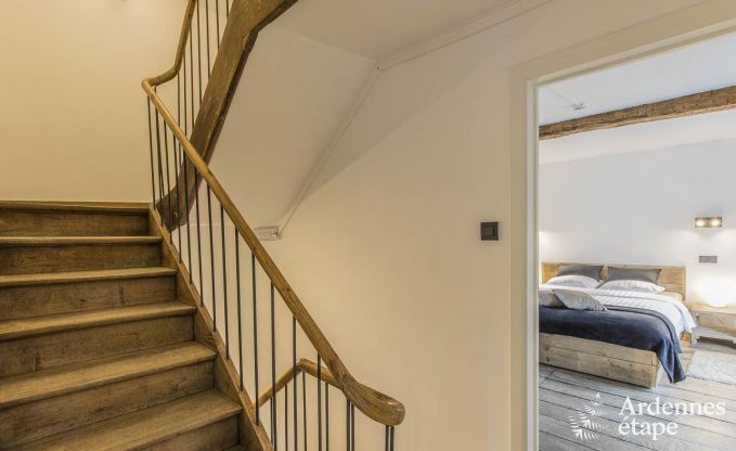 Schitterende vakantiewoning in Onhaye met zwembad, jacuzzi, sauna en speelkamers voor 14 personen nabij Dinant