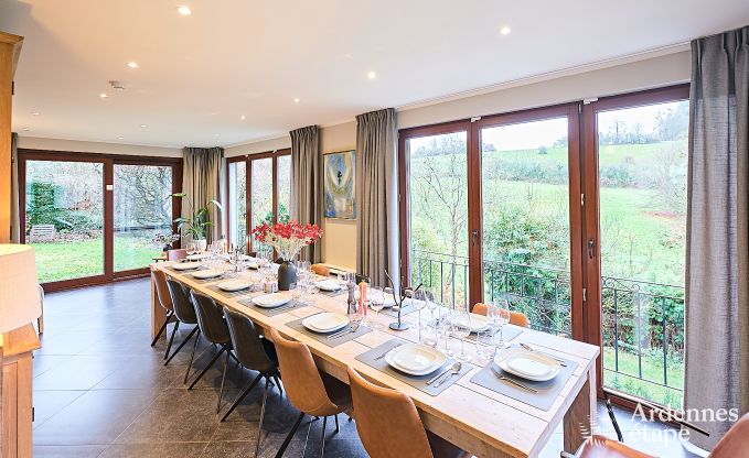 Schitterende vakantiewoning in Onhaye met zwembad, jacuzzi, sauna en speelkamers voor 14 personen nabij Dinant