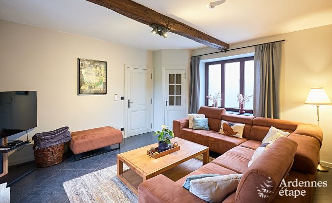 Schitterende vakantiewoning in Onhaye met zwembad, jacuzzi, sauna en speelkamers voor 14 personen nabij Dinant