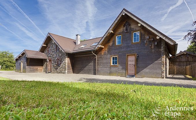 Ruim chalet in Ovifat, Ardennen, 16 personen, 8 slaapkamers, 3 badkamers, sauna, biljart, tuin met privterras