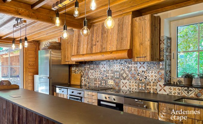 Ruim chalet in Ovifat, Ardennen, 16 personen, 8 slaapkamers, 3 badkamers, sauna, biljart, tuin met privterras