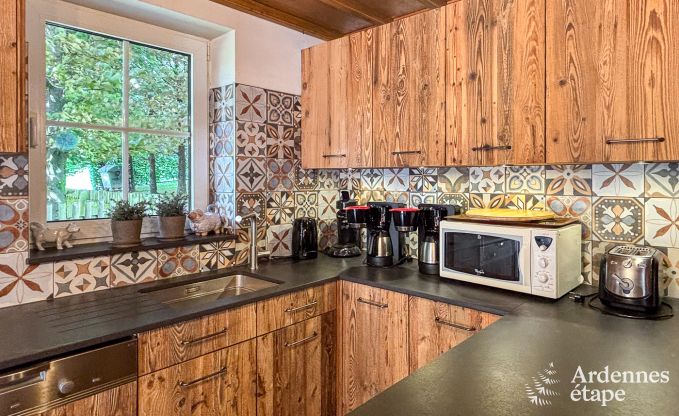 Ruim chalet in Ovifat, Ardennen, 16 personen, 8 slaapkamers, 3 badkamers, sauna, biljart, tuin met privterras