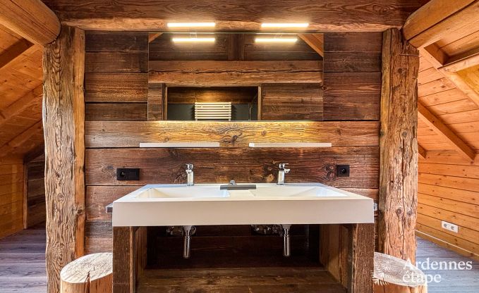 Ruim chalet in Ovifat, Ardennen, 16 personen, 8 slaapkamers, 3 badkamers, sauna, biljart, tuin met privterras