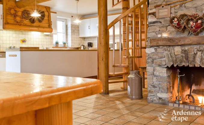 Ruim chalet in Ovifat, Ardennen, 16 personen, 8 slaapkamers, 3 badkamers, sauna, biljart, tuin met privterras
