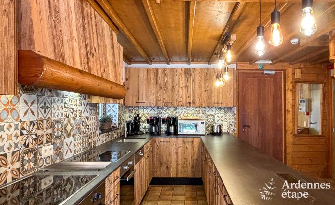 Ruim chalet in Ovifat, Ardennen, 16 personen, 8 slaapkamers, 3 badkamers, sauna, biljart, tuin met privterras