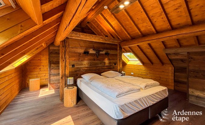 Ruim chalet in Ovifat, Ardennen, 16 personen, 8 slaapkamers, 3 badkamers, sauna, biljart, tuin met privterras