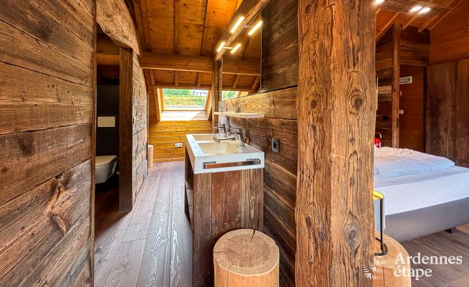 Ruim chalet in Ovifat, Ardennen, 16 personen, 8 slaapkamers, 3 badkamers, sauna, biljart, tuin met privterras