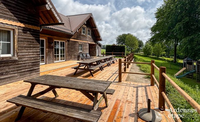 Ruim chalet in Ovifat, Ardennen, 16 personen, 8 slaapkamers, 3 badkamers, sauna, biljart, tuin met privterras