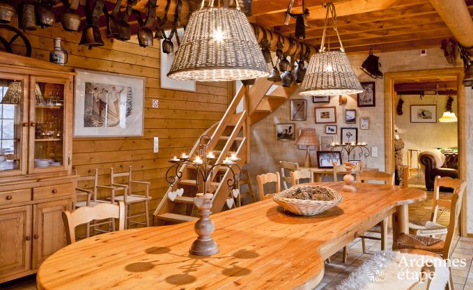 Ruim chalet in Ovifat, Ardennen, 16 personen, 8 slaapkamers, 3 badkamers, sauna, biljart, tuin met privterras