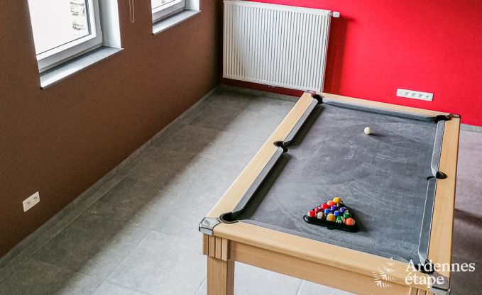 Vakantiehuis met binnenzwembad, sauna en spellen in Paliseul voor 14 personen in de Ardennen