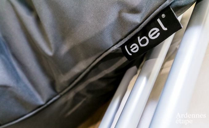 Vakantiehuis met binnenzwembad, sauna en spellen in Paliseul voor 14 personen in de Ardennen