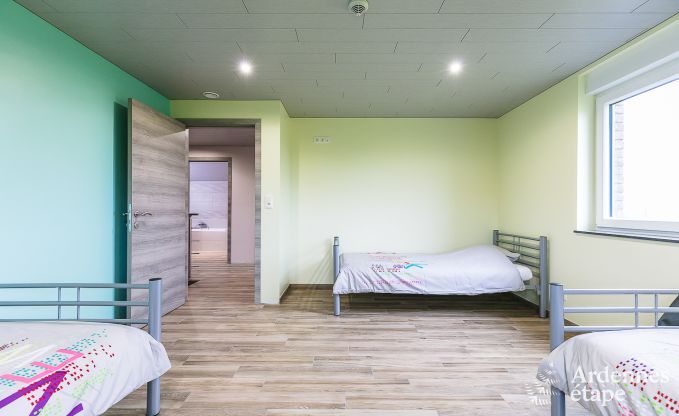 Vakantiehuis met binnenzwembad, sauna en spellen in Paliseul voor 14 personen in de Ardennen