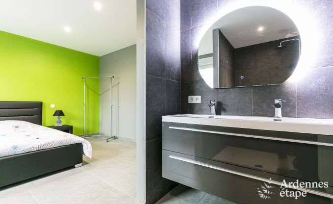 Vakantiehuis met binnenzwembad, sauna en spellen in Paliseul voor 14 personen in de Ardennen