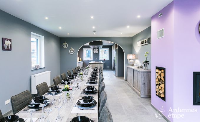 Vakantiehuis met binnenzwembad, sauna en spellen in Paliseul voor 14 personen in de Ardennen