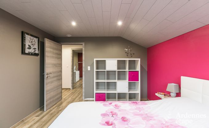 Vakantiehuis met binnenzwembad, sauna en spellen in Paliseul voor 14 personen in de Ardennen