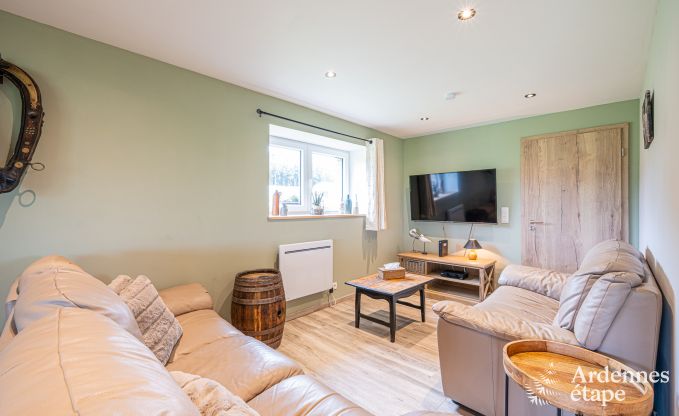 Gezellige vakantiewoning in Paliseul met hottub, geschikt voor groepen en gezinnen, omgeven door natuur