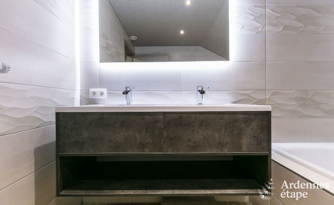 Vakantiehuis met binnenzwembad, sauna en spellen in Paliseul voor 14 personen in de Ardennen