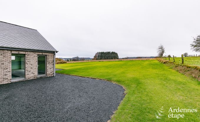 Vakantiehuis met binnenzwembad, sauna en spellen in Paliseul voor 14 personen in de Ardennen