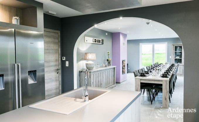 Vakantiehuis met binnenzwembad, sauna en spellen in Paliseul voor 14 personen in de Ardennen