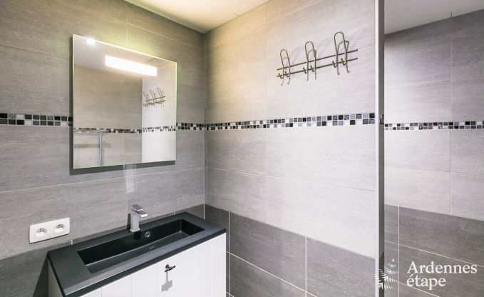 Vakantiehuis met binnenzwembad, sauna en spellen in Paliseul voor 14 personen in de Ardennen