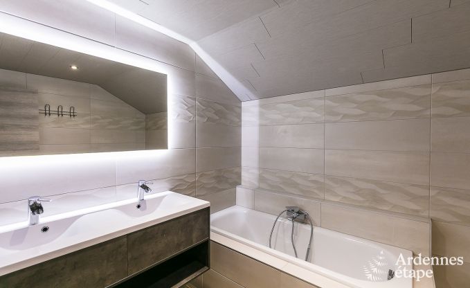 Vakantiehuis met binnenzwembad, sauna en spellen in Paliseul voor 14 personen in de Ardennen