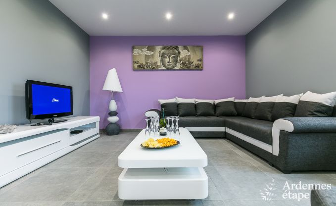 Vakantiehuis met binnenzwembad, sauna en spellen in Paliseul voor 14 personen in de Ardennen