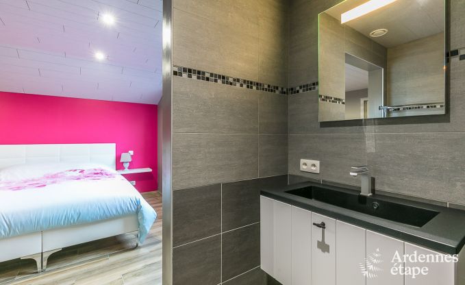 Vakantiehuis met binnenzwembad, sauna en spellen in Paliseul voor 14 personen in de Ardennen