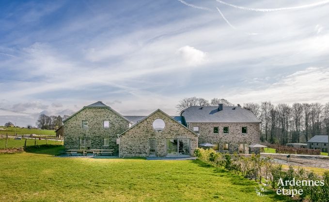 Vakantiehuis met binnenzwembad, sauna en spellen in Paliseul voor 14 personen in de Ardennen