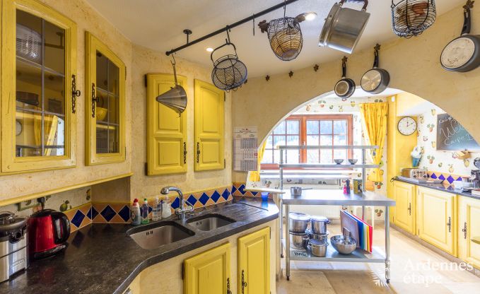 Luxe villa in Redu, Ardennen, 9 personen, buitenzwembad, sauna, stoombad, binnen- en buitenjacuzzi, privtuin, volledige uitrusting