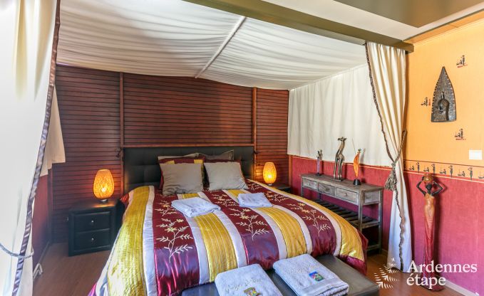 Luxe villa in Redu, Ardennen, 9 personen, buitenzwembad, sauna, stoombad, binnen- en buitenjacuzzi, privtuin, volledige uitrusting