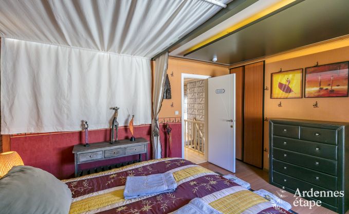 Luxe villa in Redu, Ardennen, 9 personen, buitenzwembad, sauna, stoombad, binnen- en buitenjacuzzi, privtuin, volledige uitrusting