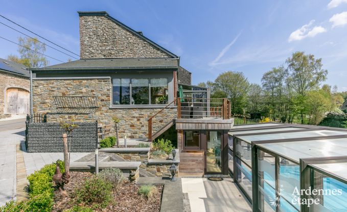 Luxe villa in Redu, Ardennen, 9 personen, buitenzwembad, sauna, stoombad, binnen- en buitenjacuzzi, privtuin, volledige uitrusting