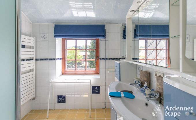 Luxe villa in Redu, Ardennen, 9 personen, buitenzwembad, sauna, stoombad, binnen- en buitenjacuzzi, privtuin, volledige uitrusting