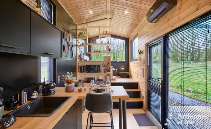 Romantisch tiny house in Redu: verblijf voor 2 in de Ardennen met priv�terras en panoramisch uitzicht