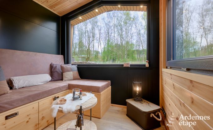 Romantisch tiny house in Redu: verblijf voor 2 in de Ardennen met priv�terras en panoramisch uitzicht
