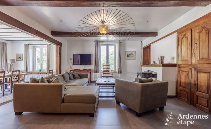 Cottage in Redu, Ardennen, 7 slaapkamers, 6 badkamers, 15 personen, noords bad, biljart, privé tuin, terras, oplaadpunt voor elektrische auto's