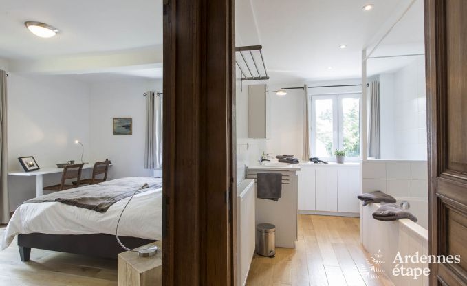 Cottage in Redu, Ardennen, 7 slaapkamers, 6 badkamers, 15 personen, noords bad, biljart, privé tuin, terras, oplaadpunt voor elektrische auto's