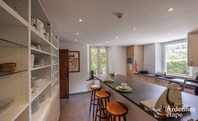 Cottage in Redu, Ardennen, 7 slaapkamers, 6 badkamers, 15 personen, noords bad, biljart, privé tuin, terras, oplaadpunt voor elektrische auto's