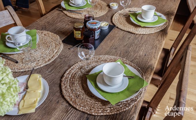 Charmante, ruime en hondvriendelijke cottage in Redu voor 17 personen