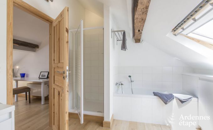 Charmante, ruime en hondvriendelijke cottage in Redu voor 17 personen