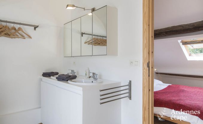 Charmante, ruime en hondvriendelijke cottage in Redu voor 17 personen