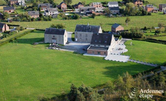 Zeer luxueuze kasteelhoeve voor erg grote groepen te huur in Rochefort