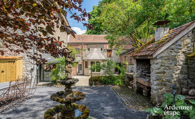 Grote vakantiewoning in Rochefort voor 25 personen met 11 slaapkamers, 11 badkamers, sauna en bar