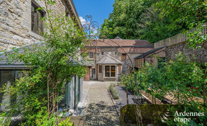 Grote vakantiewoning in Rochefort voor 25 personen met 11 slaapkamers, 11 badkamers, sauna en bar