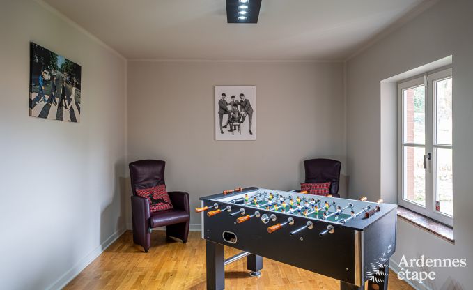 Hoogwaardige vakantiewoning voor 32 personen in Rochefort met eigen badkamers en natuurlijk zwembad