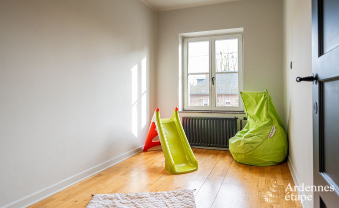 Hoogwaardige vakantiewoning voor 32 personen in Rochefort met eigen badkamers en natuurlijk zwembad