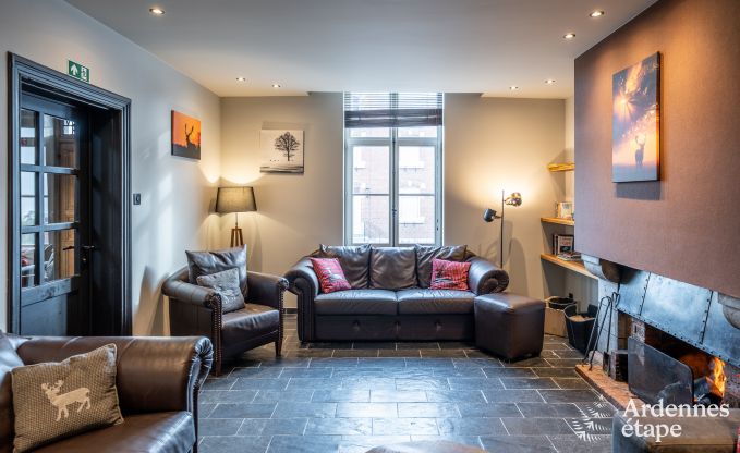 Hoogwaardige vakantiewoning voor 32 personen in Rochefort met eigen badkamers en natuurlijk zwembad